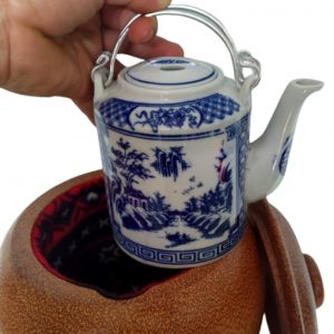 bình trà gỗ dừa gọn đẹp khắc hoa văn lồng chữ Thọ