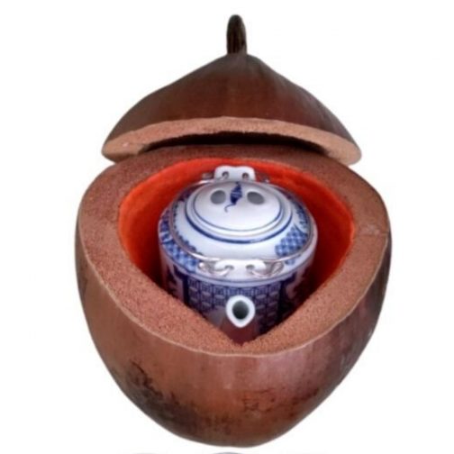 Hãy cùng tham khảo “Bình trà trái dừa nguyên thủy và bình trà 450 - 700ml” đầy ý nghĩa tại Quà Quê Dừa nhé!.