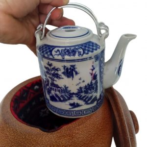 bình trà gỗ dừa hoa văn lồng chữ Lộc