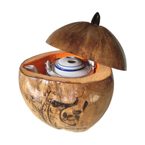 Bình ủ trà bằng dừa khắc chữ "Trí"