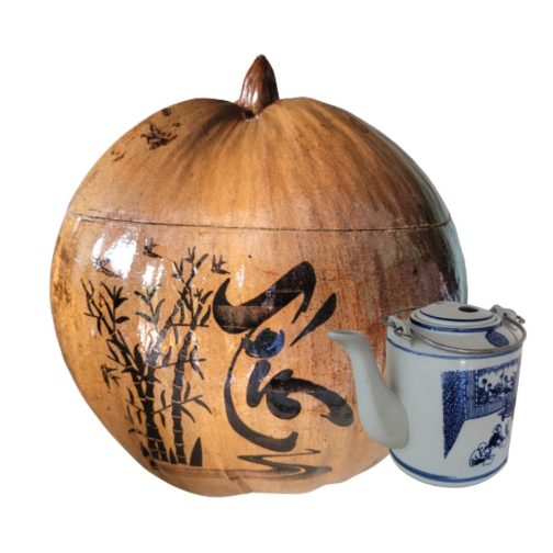 Bình ủ trà bằng dừa khắc chữ Tín