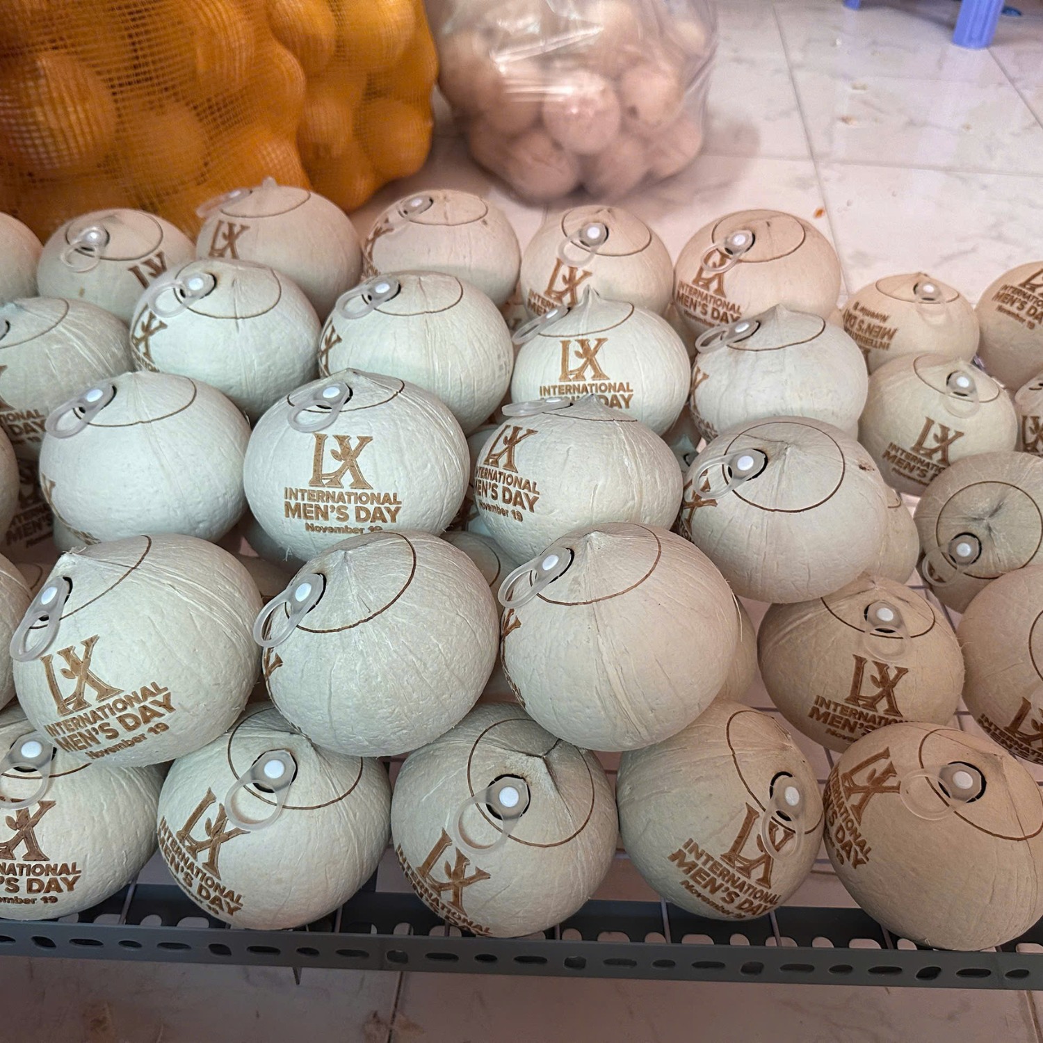 Dừa xiêm nắp khoen khắc logo thương hiệu theo yêu cầu