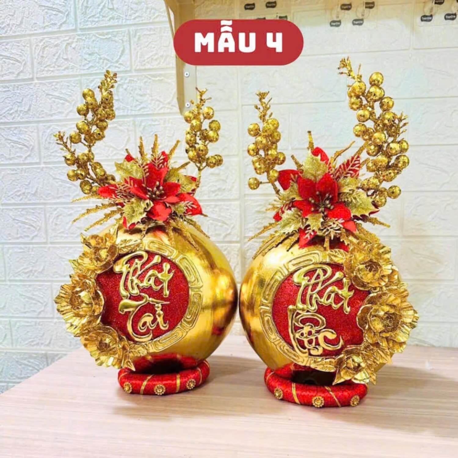 dua dat vang 10 Mẫu dừa được dát vàng đẹp chưng ngày Tết với chữ thư pháp "Phát Tài - Phát Lộc"