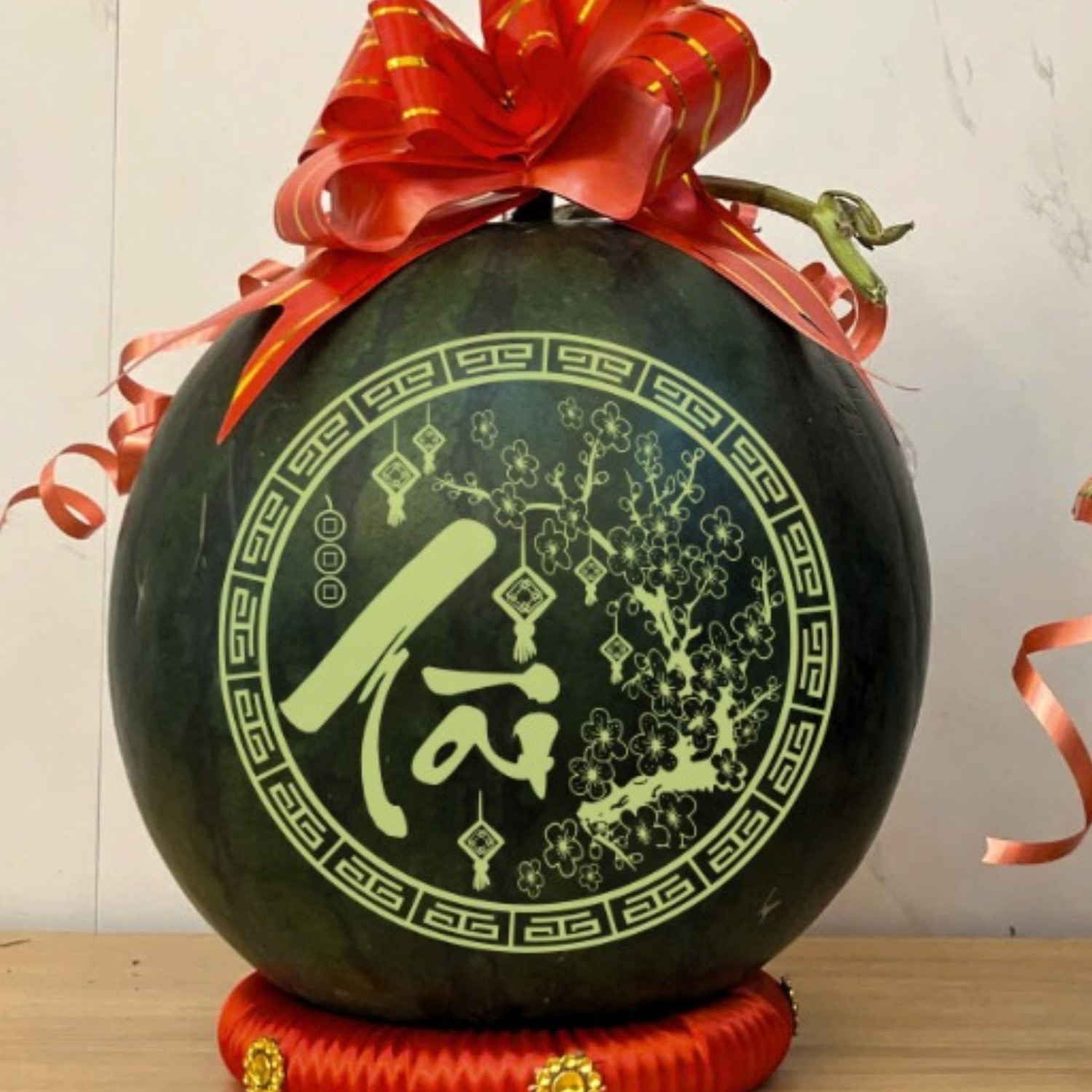 dua hau khac chu 01 Mẫu khắc chữ thư pháp Tài lên trái dưa hấu