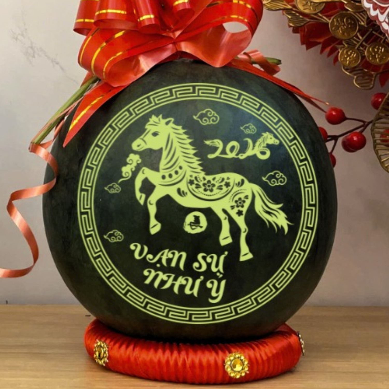 dua hau khac chu 04 Mẫu khắc chữ Vạn Sự Như Ý cùng họa tiết con ngựa trên dưa hấu